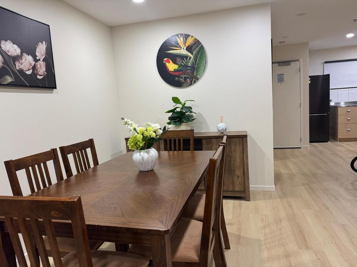 Apartment Luxury Penthouse 2 Bd 2 Bth 2 Carparks Pool