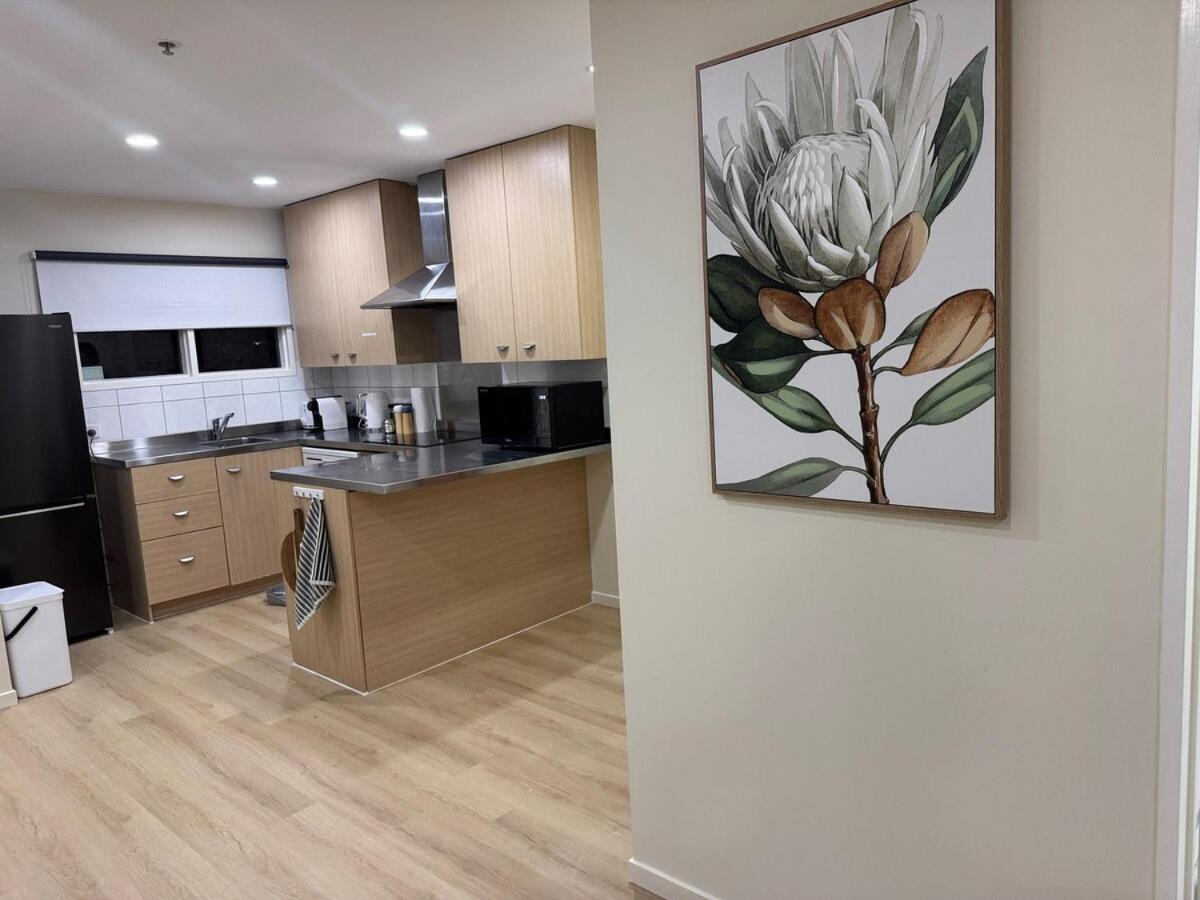 Apartment Luxury Penthouse 2 Bd 2 Bth 2 Carparks Pool Auckland