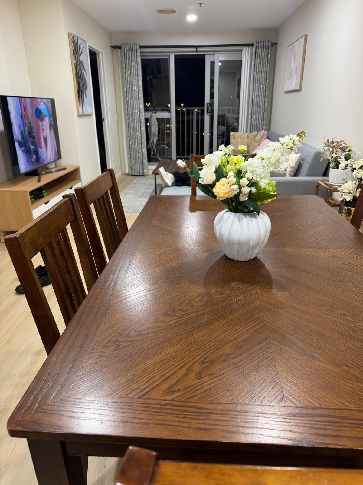 Luxury Penthouse 2 Bd 2 Bth 2 Carparks Pool *