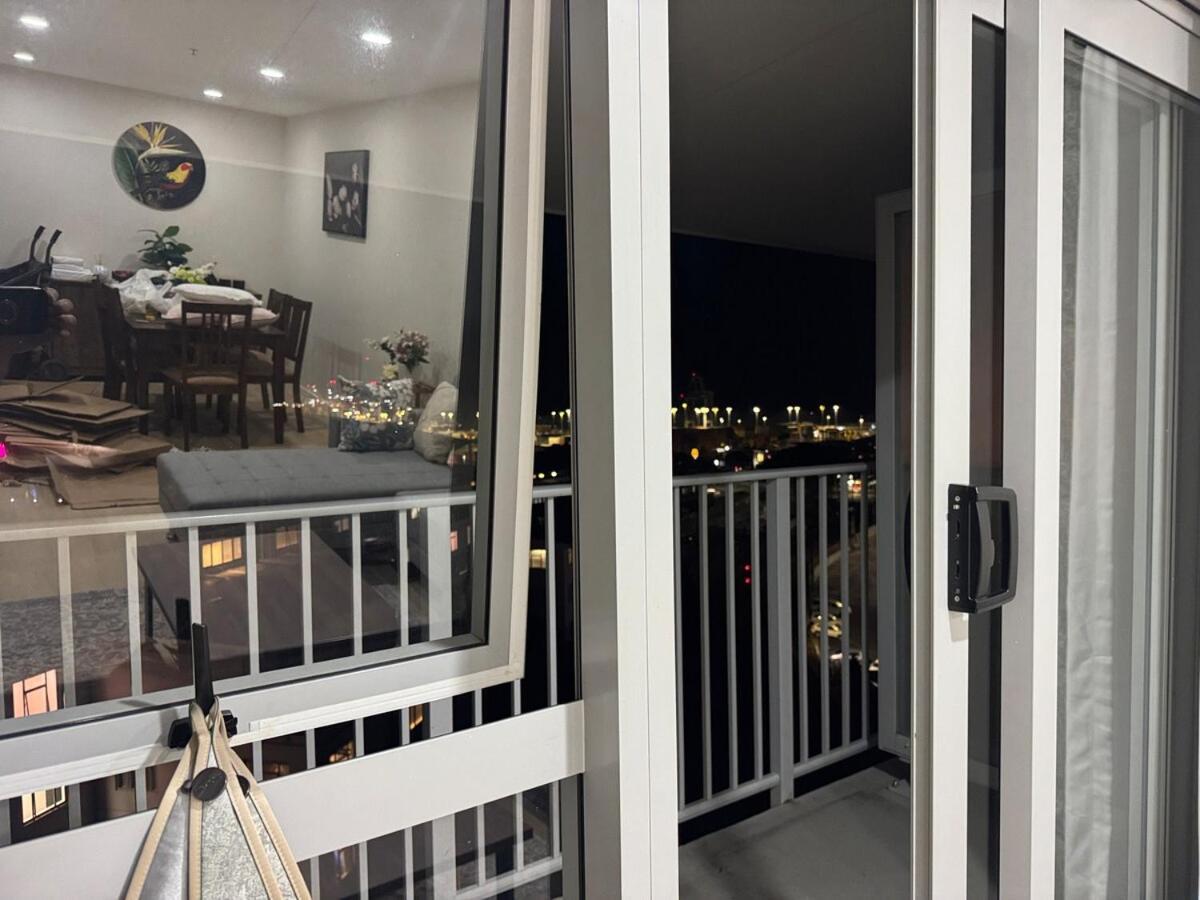 Luxury Penthouse 2 Bd 2 Bth 2 Carparks Pool Auckland