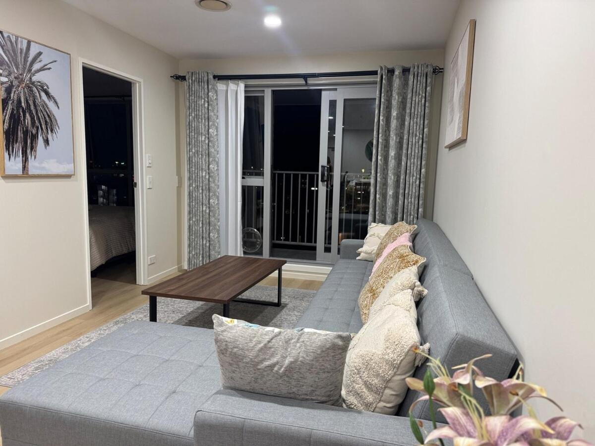 Luxury Penthouse 2 Bd 2 Bth 2 Carparks Pool Apartment *