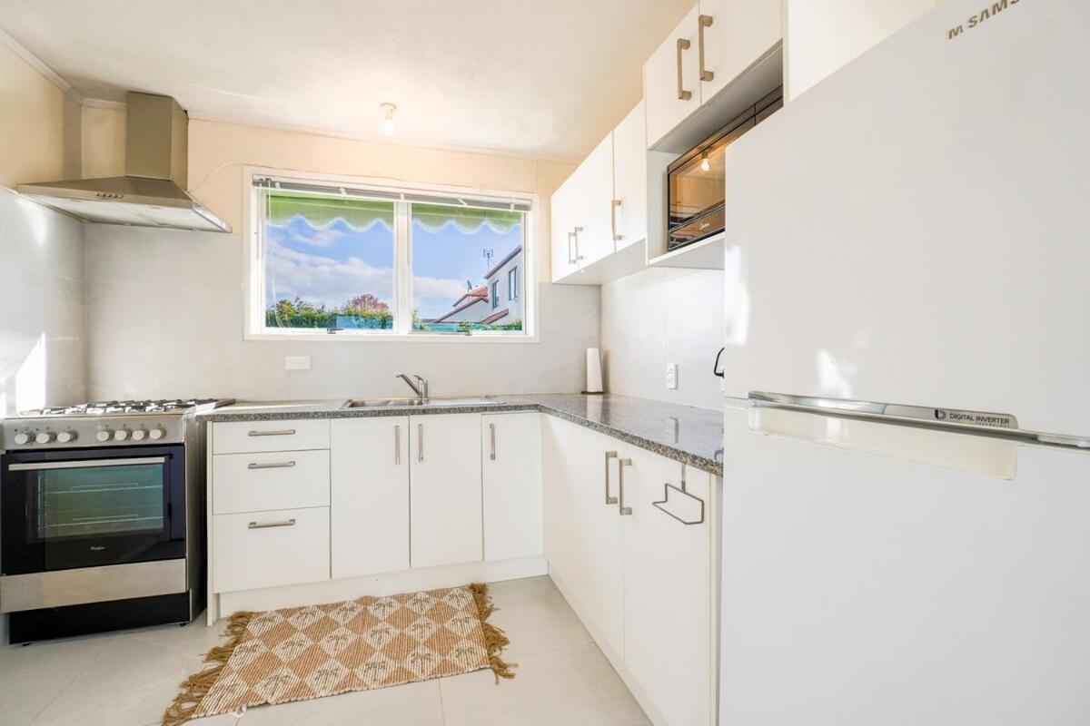 Stunning Two Bedroom House In In Half Moon Bay Holiday home
