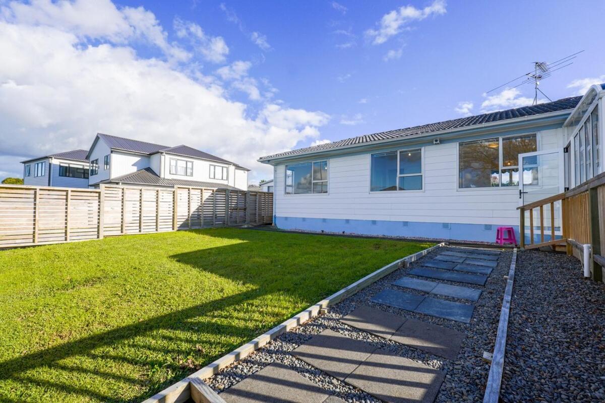Stunning Two Bedroom House In In Half Moon Bay Holiday home