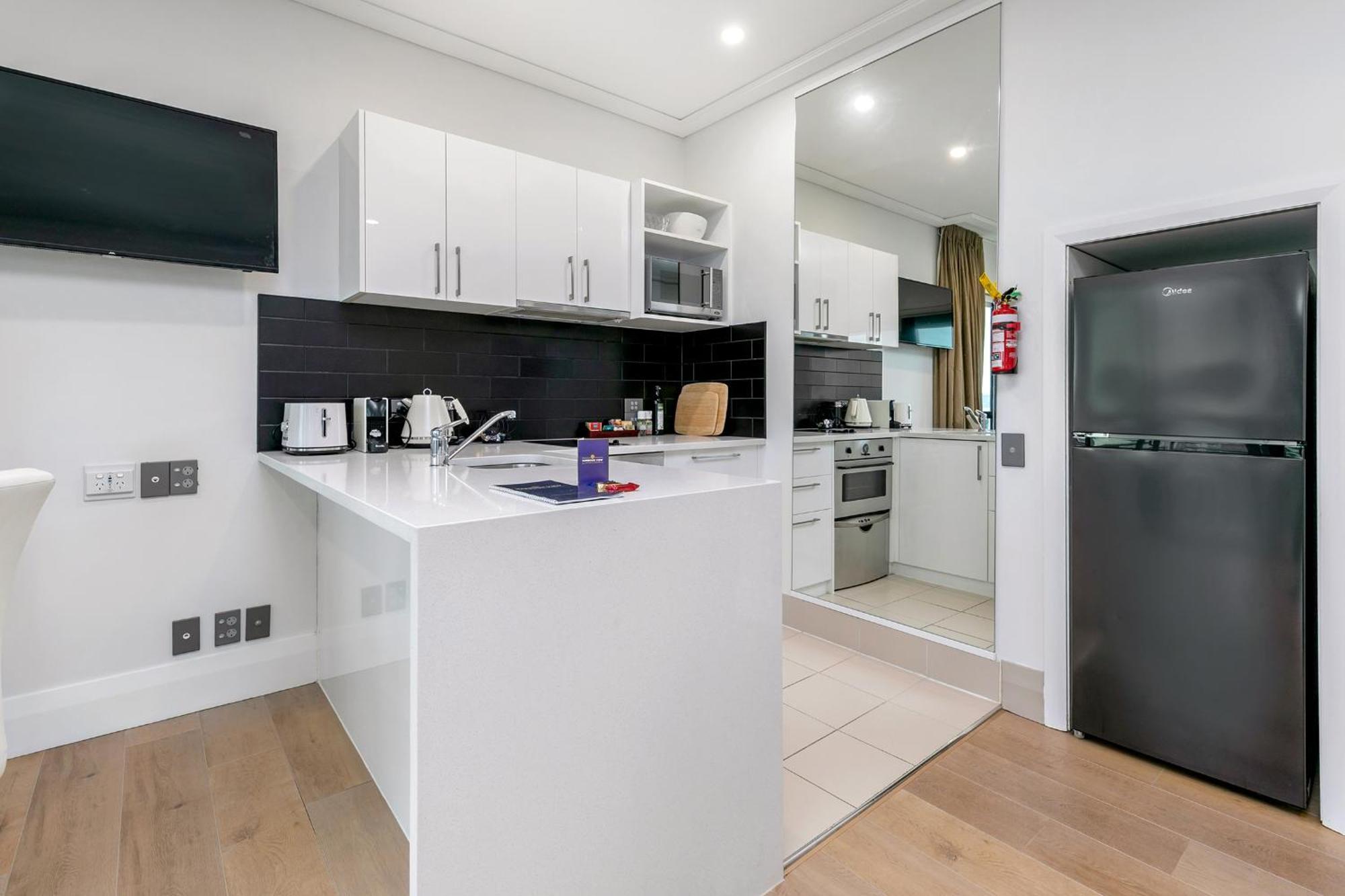Exquisite Sun Soaked Corner Apartment Auckland