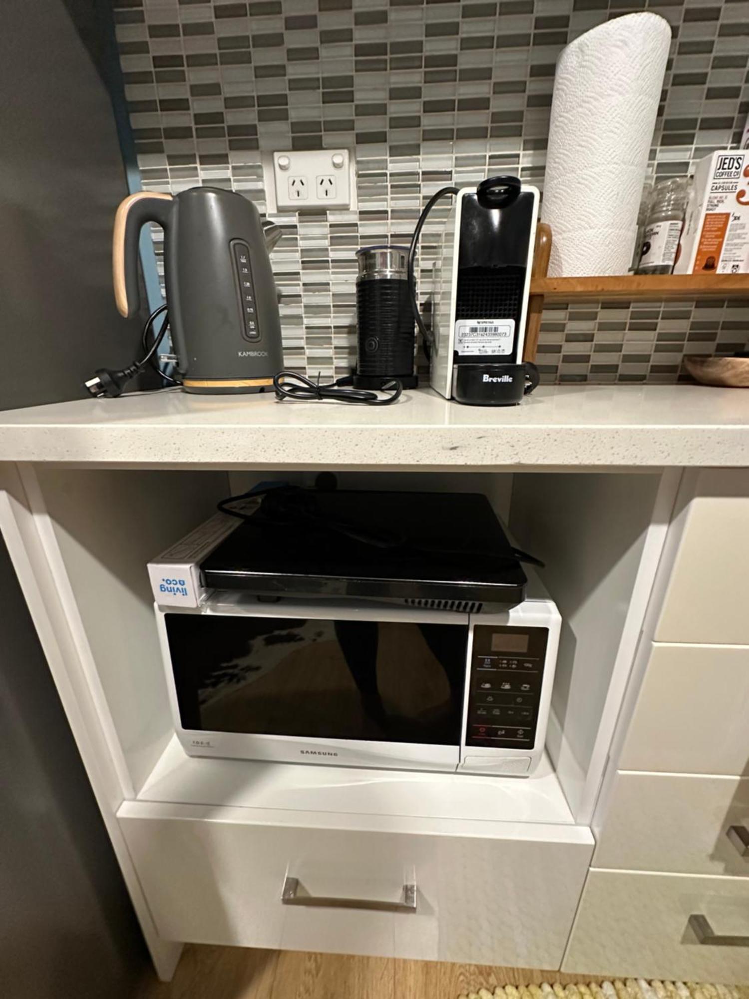 Bebe Self-contained Granny Flat With Own Access Auckland