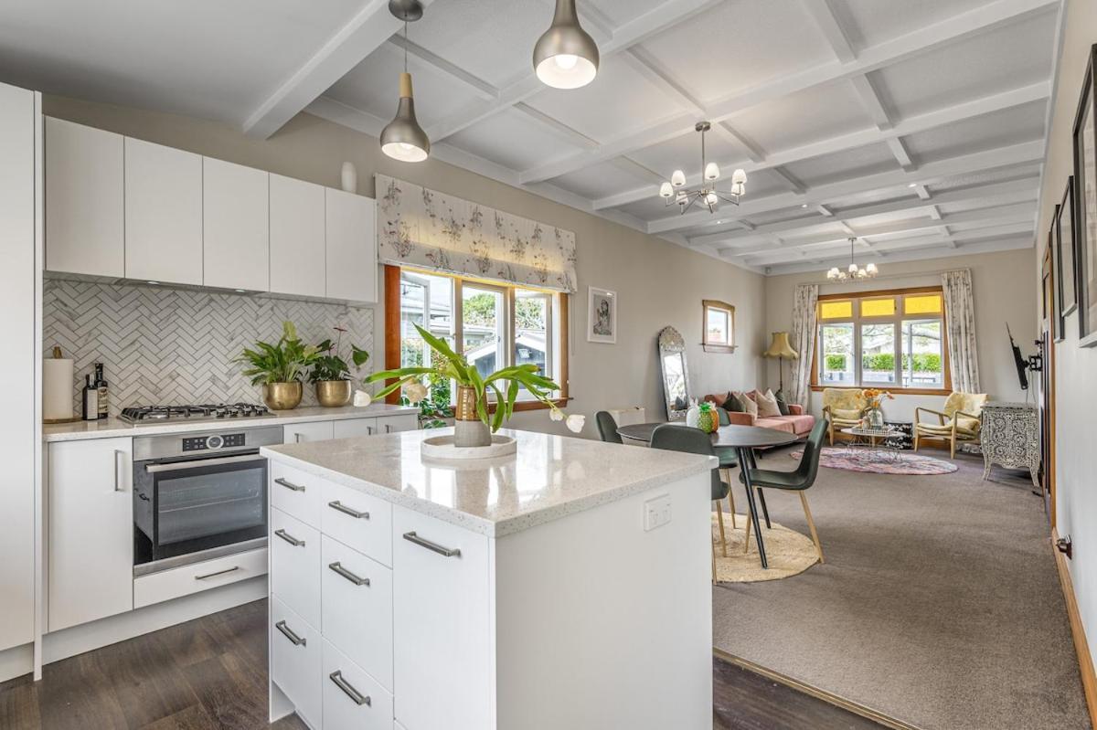 Point Chevalier Life Villa Auckland