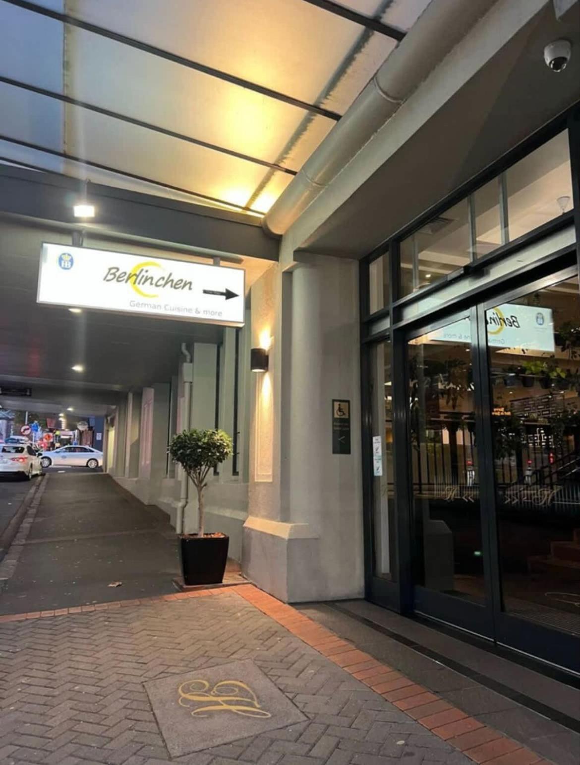 Stylish Retreat With Views In Cbd Auckland