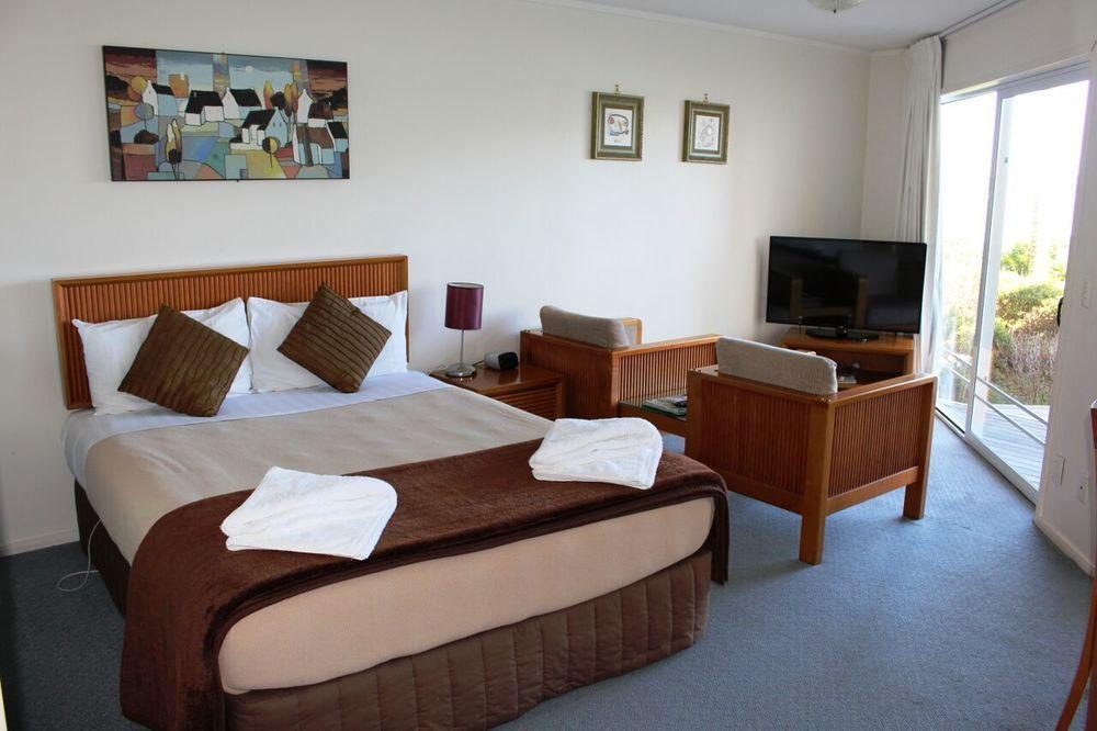 Bucklands Waterfront 3*
