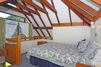 Bucklands Waterfront Motel 3*