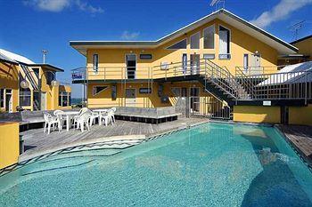 Bucklands Waterfront 3*