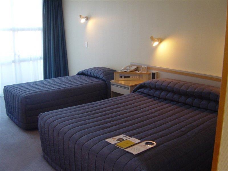 Hotel Naumi Airport 4*