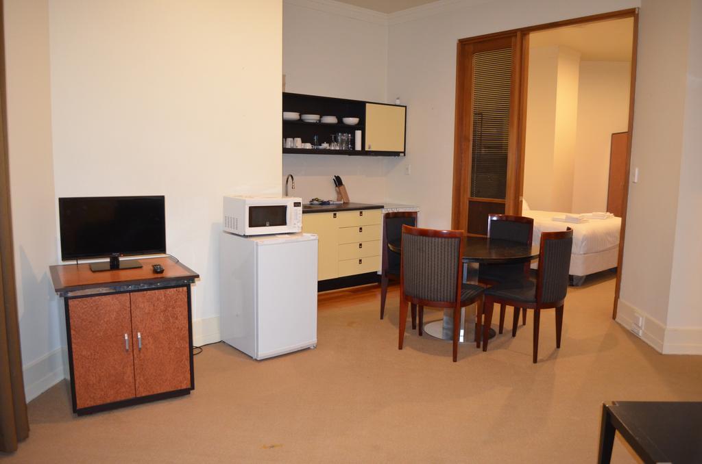 Classic One Bedroom Apartment- Pool And Gym! *