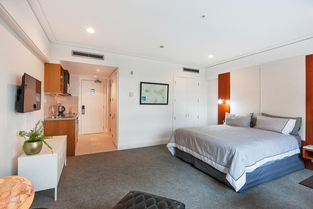 Charming Waterfront Apartment *