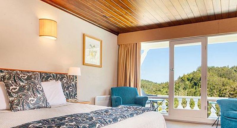 Waitakere & 4*