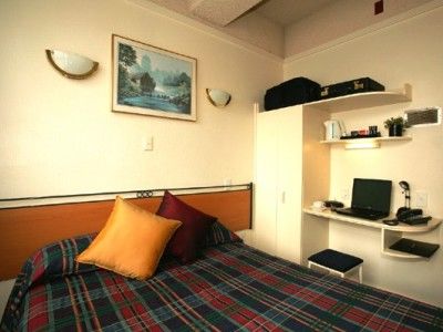 Econo Hotel 3*