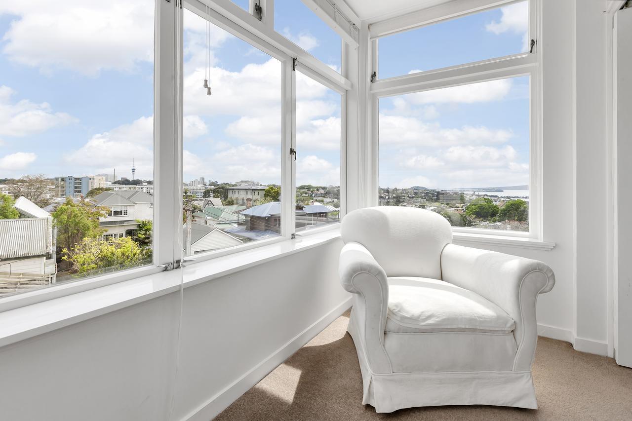 Spacious Sunny Seaview Apartamento Auckland