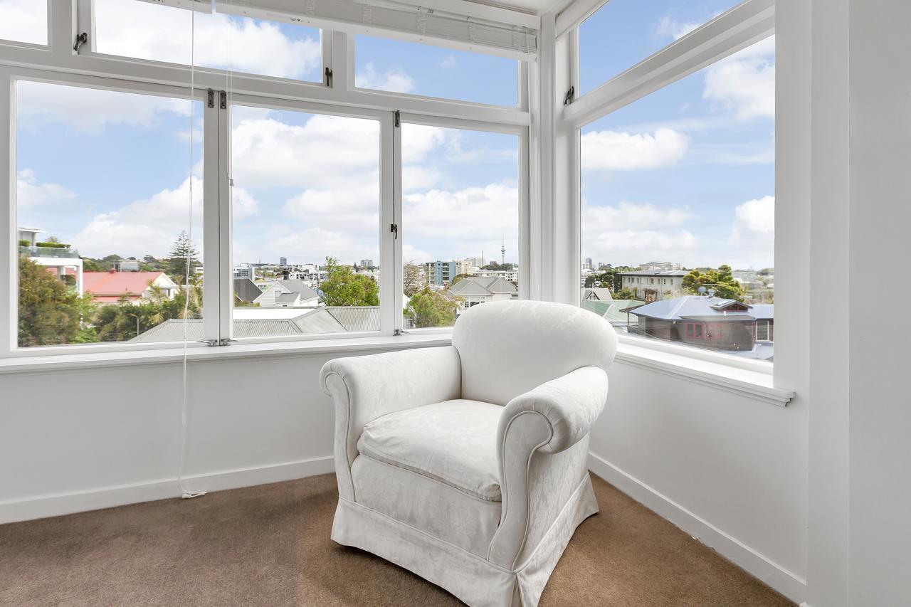 Spacious Sunny Seaview * Auckland