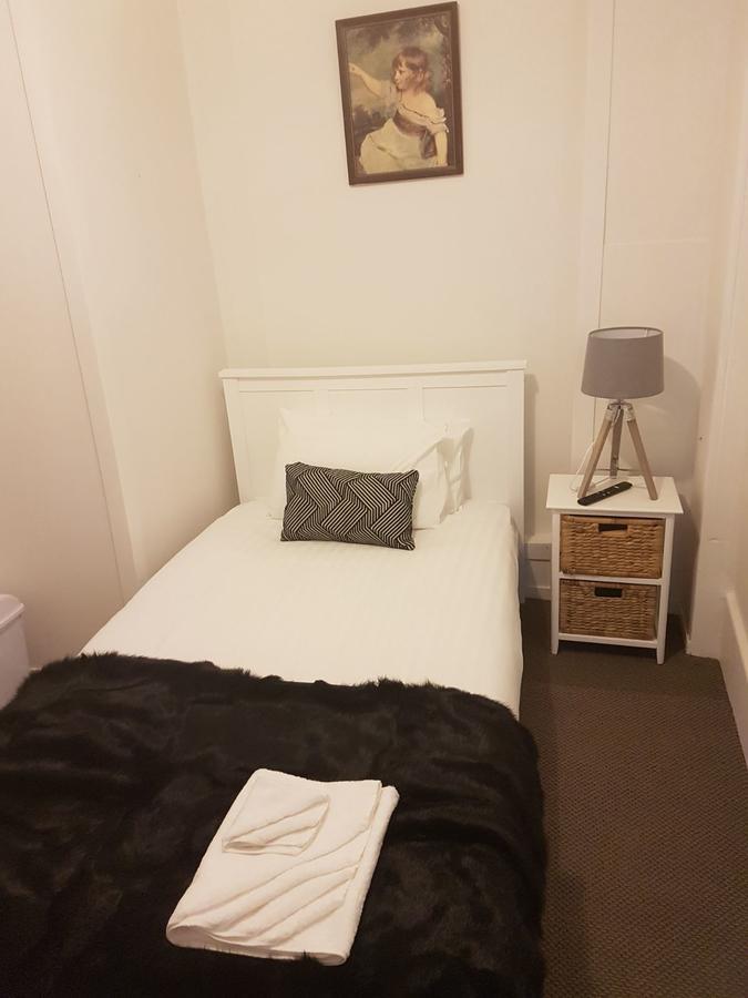 Hostel Forbes Grove Accommodation