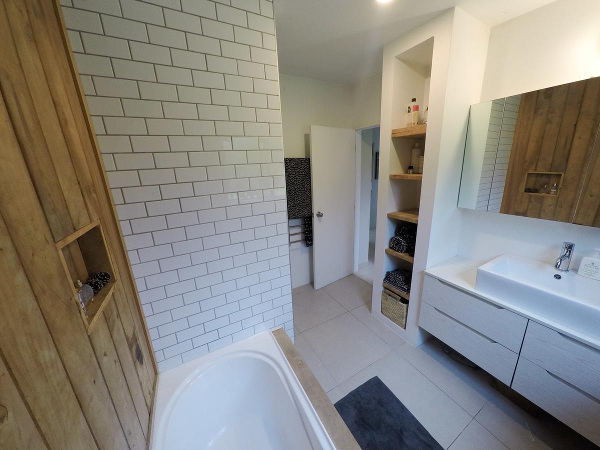 Coast Retreat Muriwai - Walk To The Beach! Holiday home *