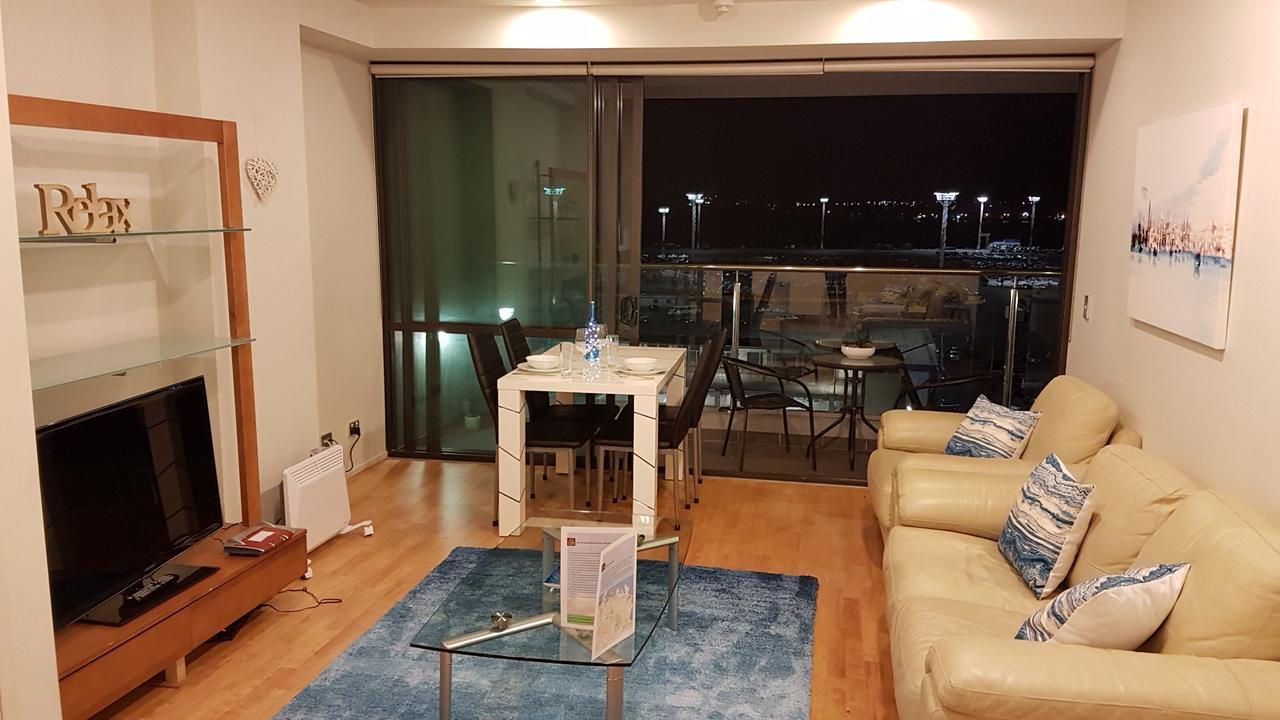 Central Harbor Views Apartment * Auckland