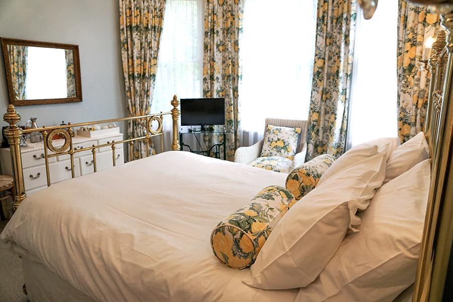 Brookwood Bed & Breakfast *
