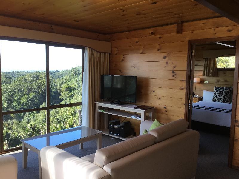 Waitakere & 4* Auckland