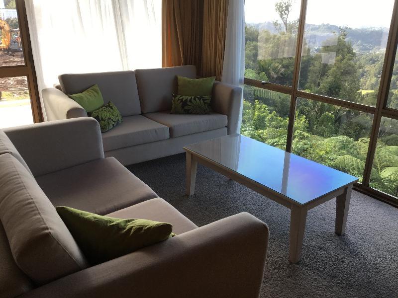 Waitakere & 4*