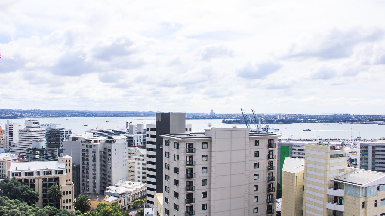 Apartment Semi Penthouse With Free Parking Auckland