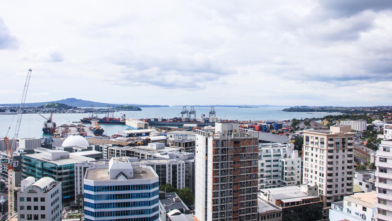 Semi Penthouse With Free Parking * Auckland