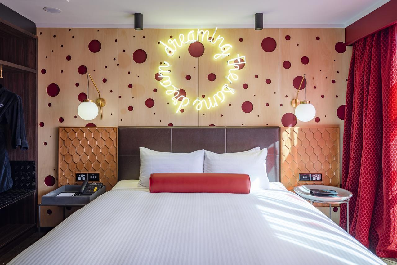 Hotel Naumi Airport 4*