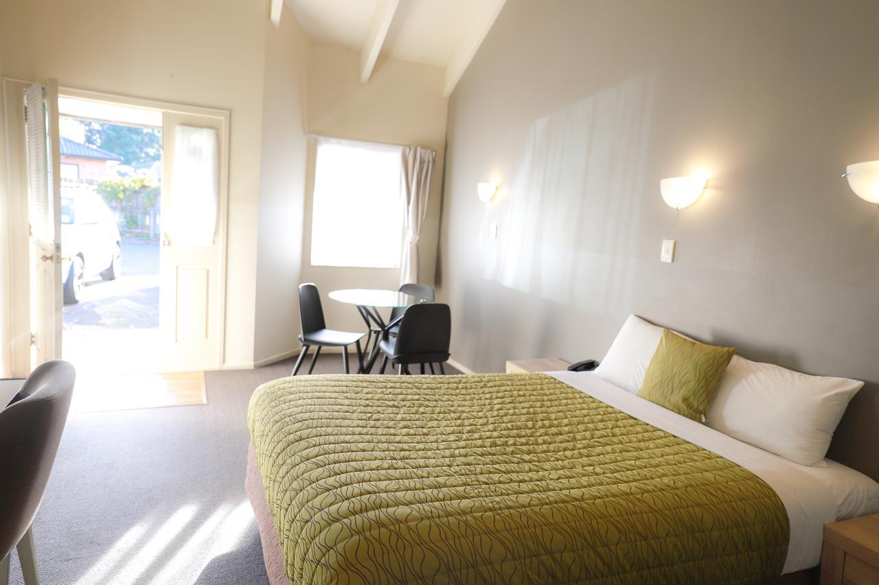 Airport Manor Motel