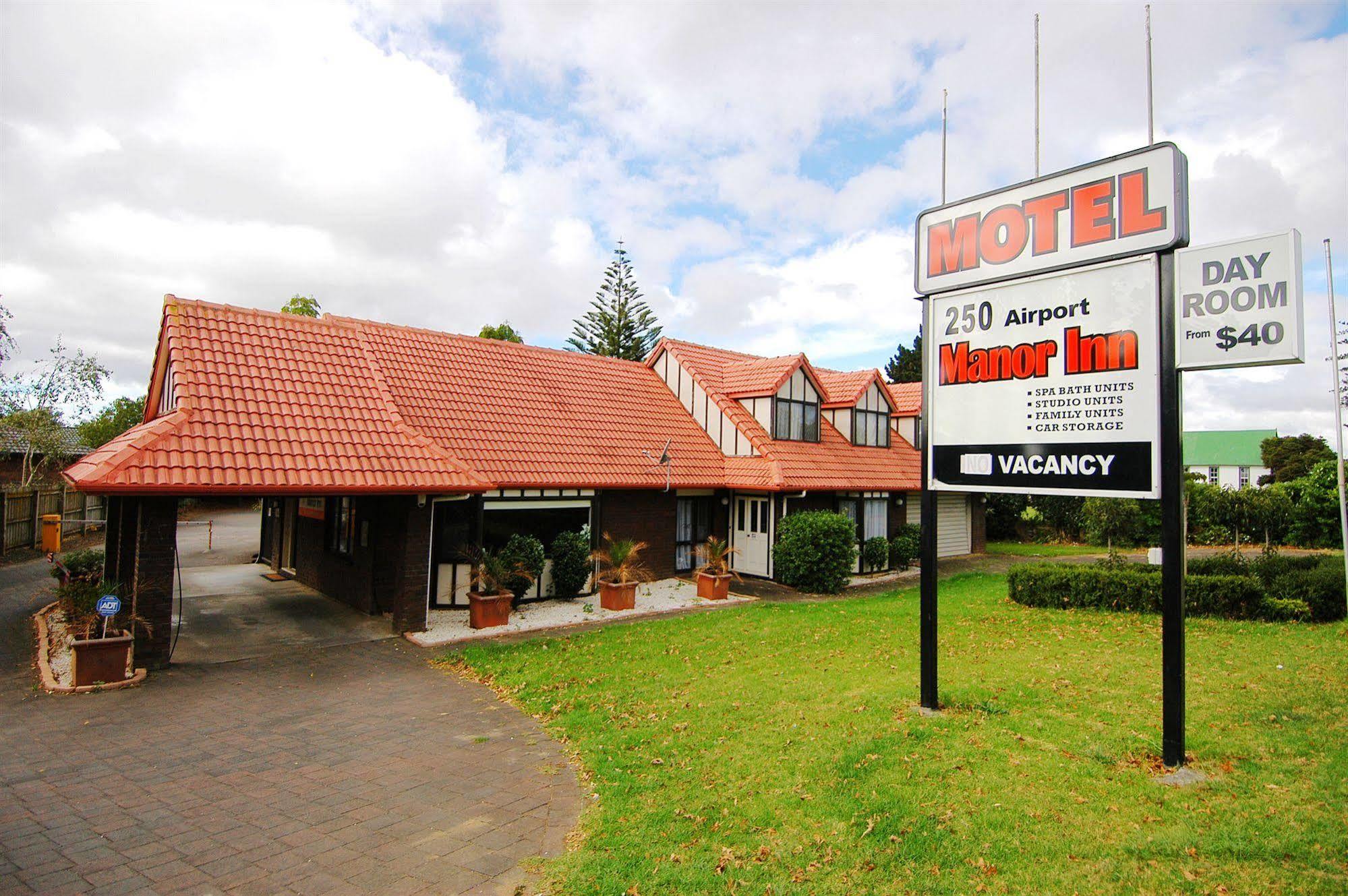 Airport Manor 3*