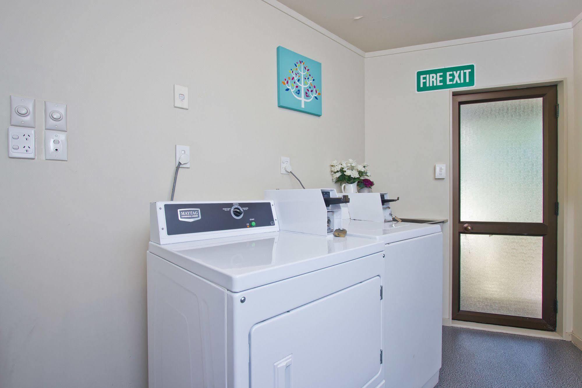 Airport Manor 3*