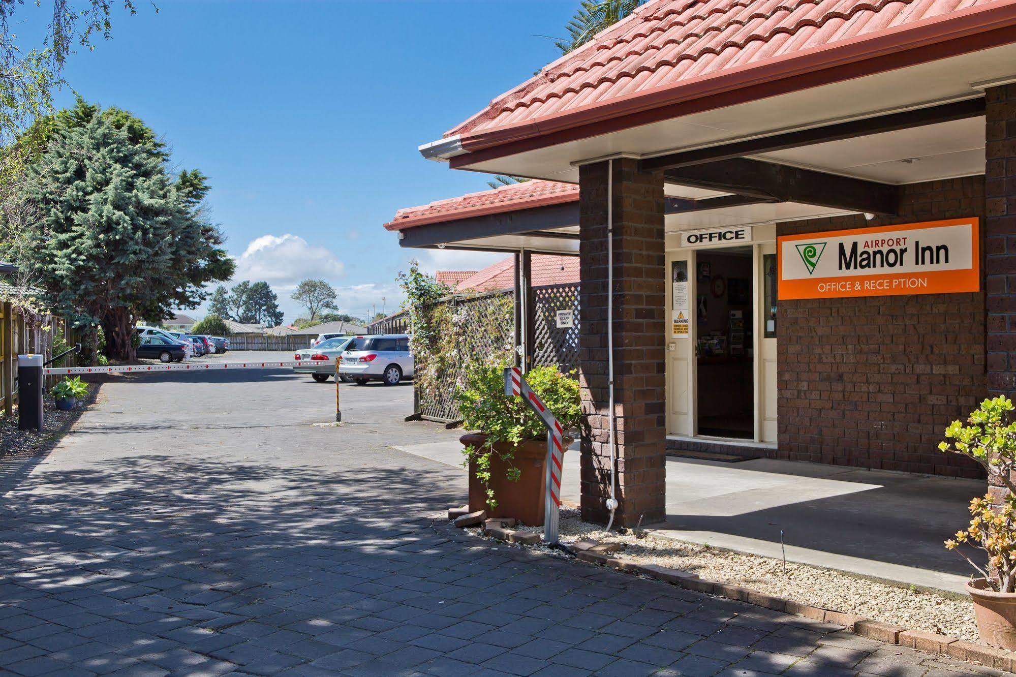 Airport Manor 3*