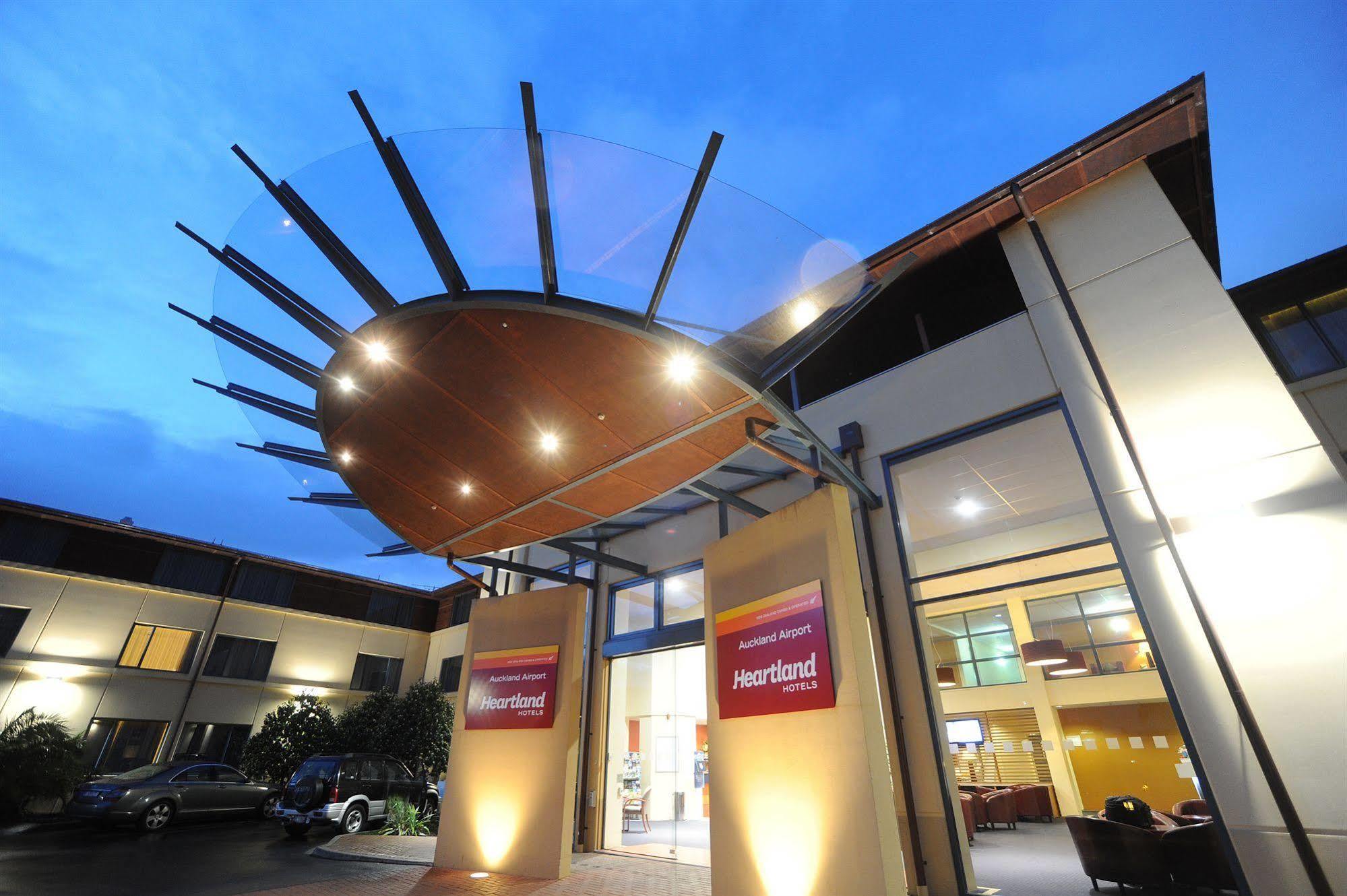 Hotel Heartland Airport