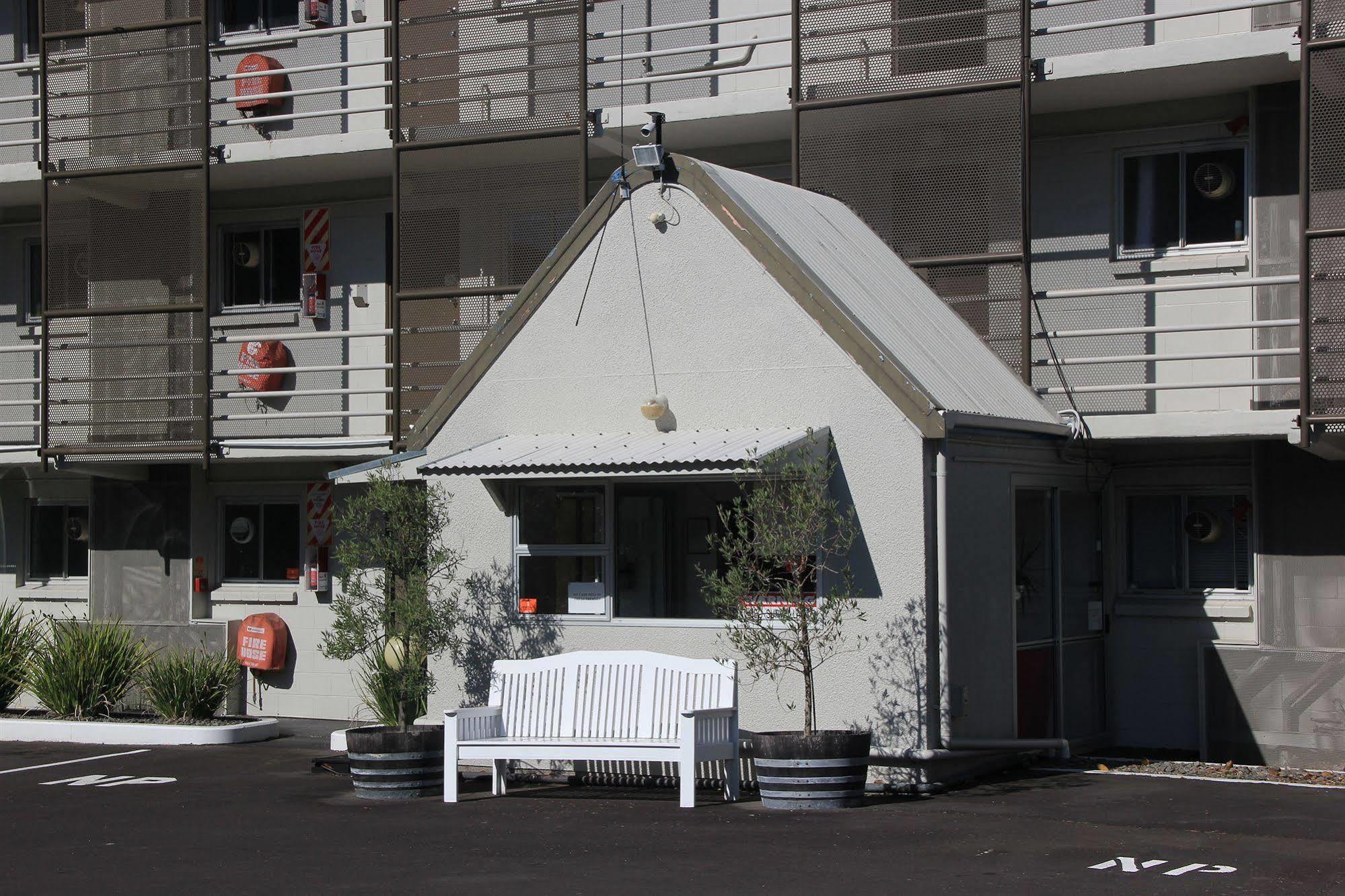Towers Aparthotel 3*