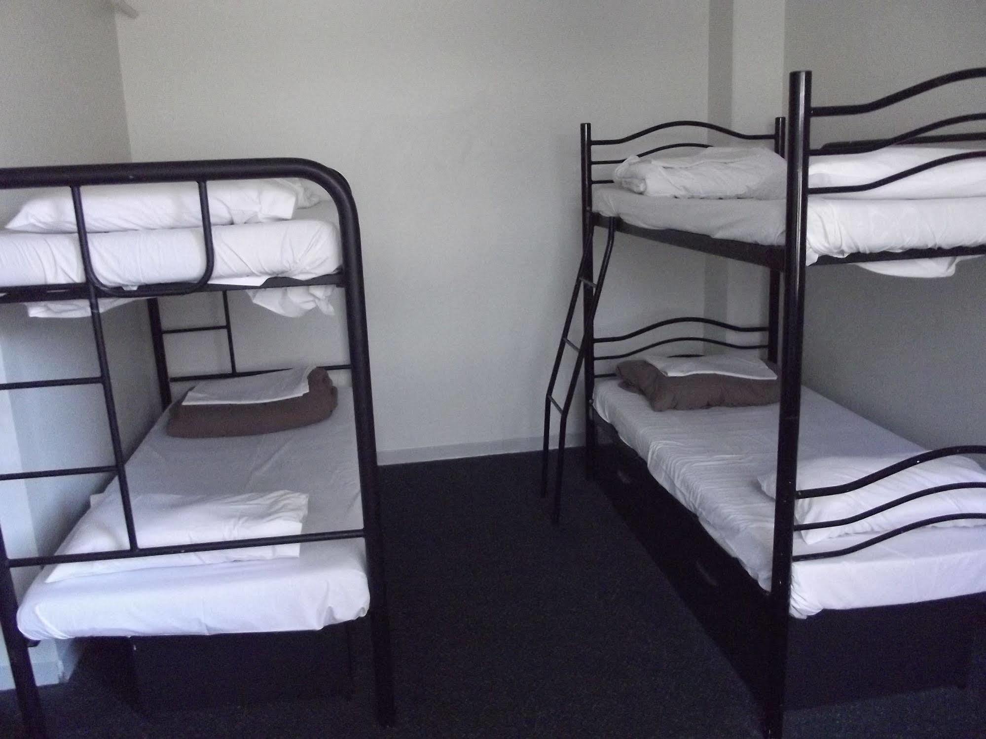 Fat Camel Backpackers - * Auckland
