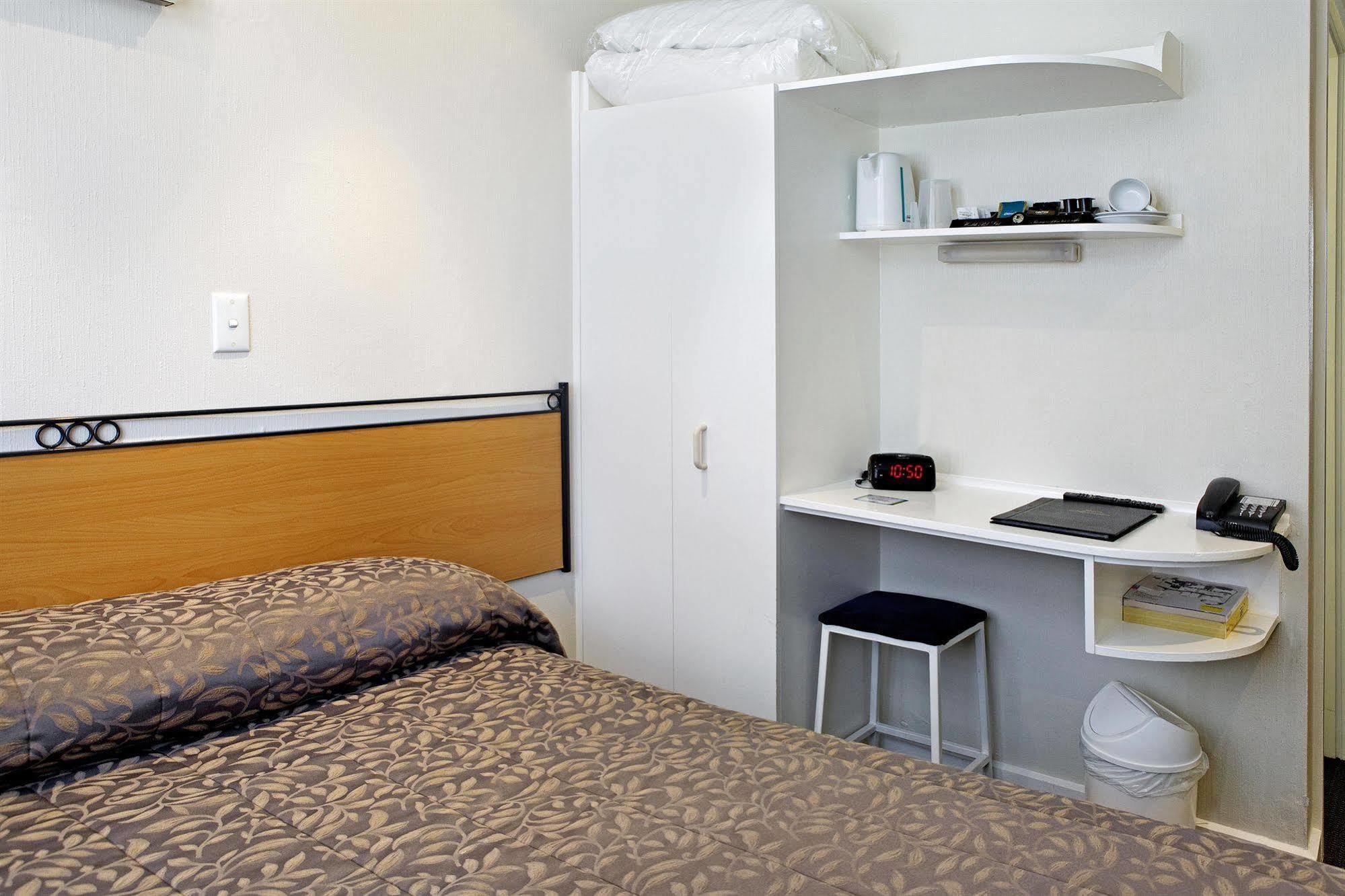 Econo Hotel