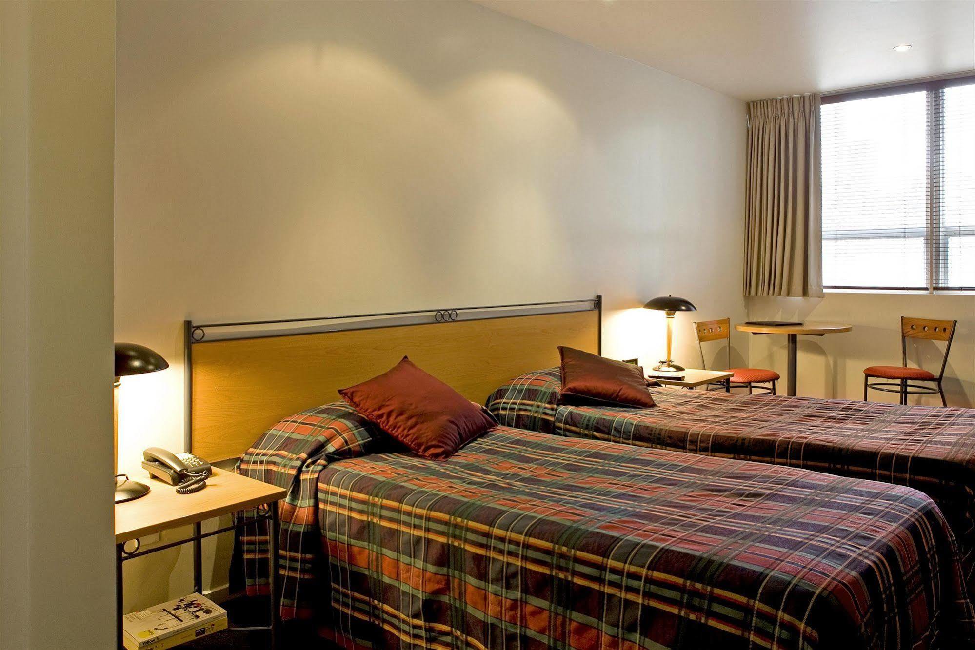 Econo Hotel