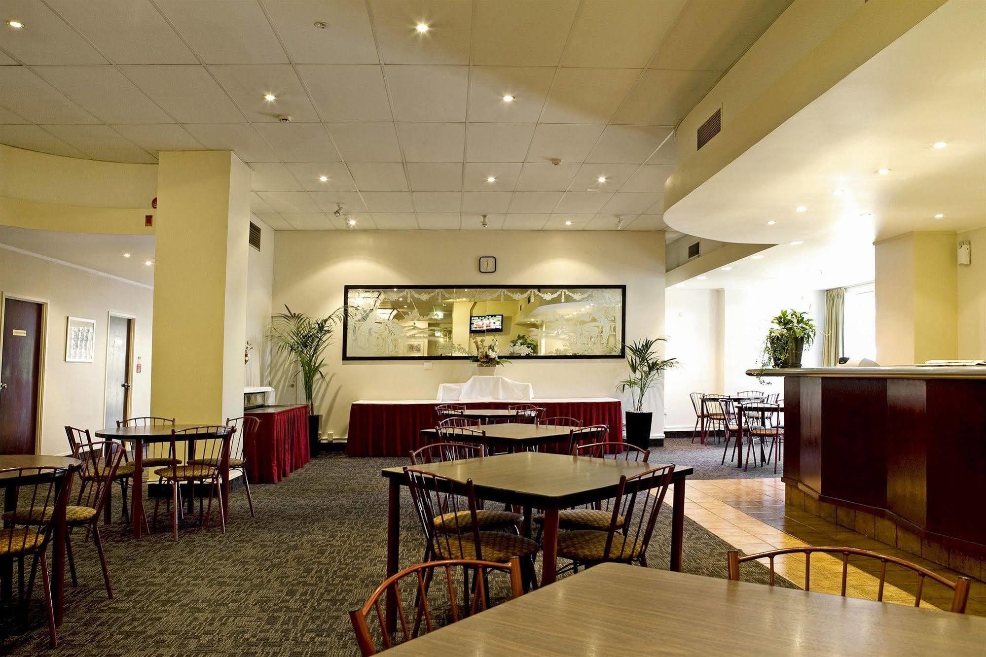 Econo Hotel 3*