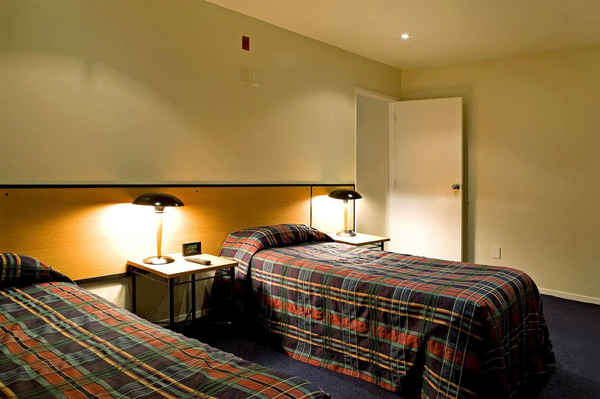 Econo Hotel 3*