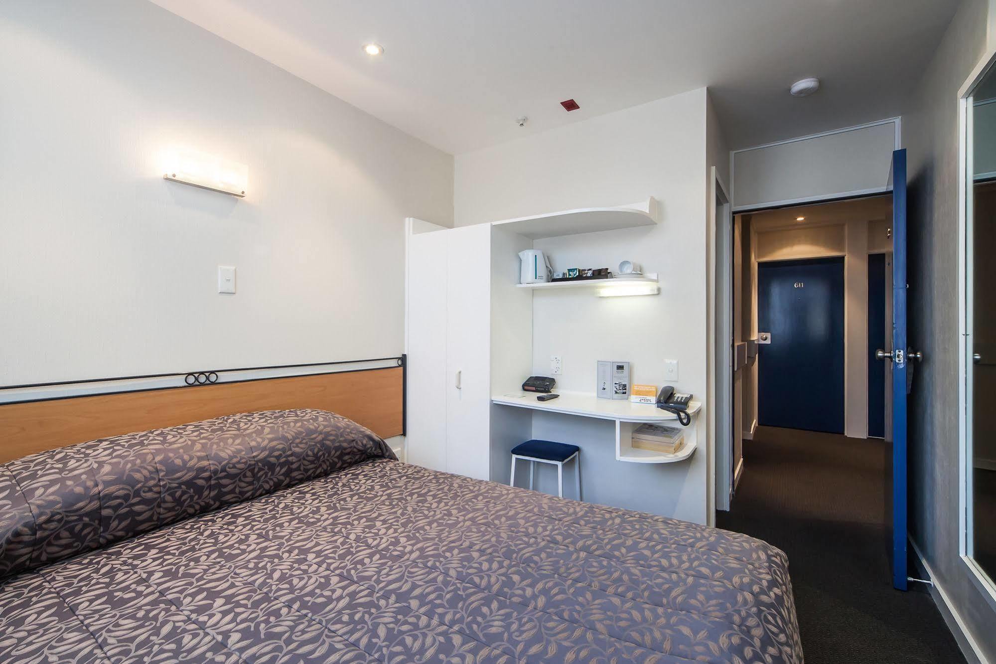 Econo Hotel