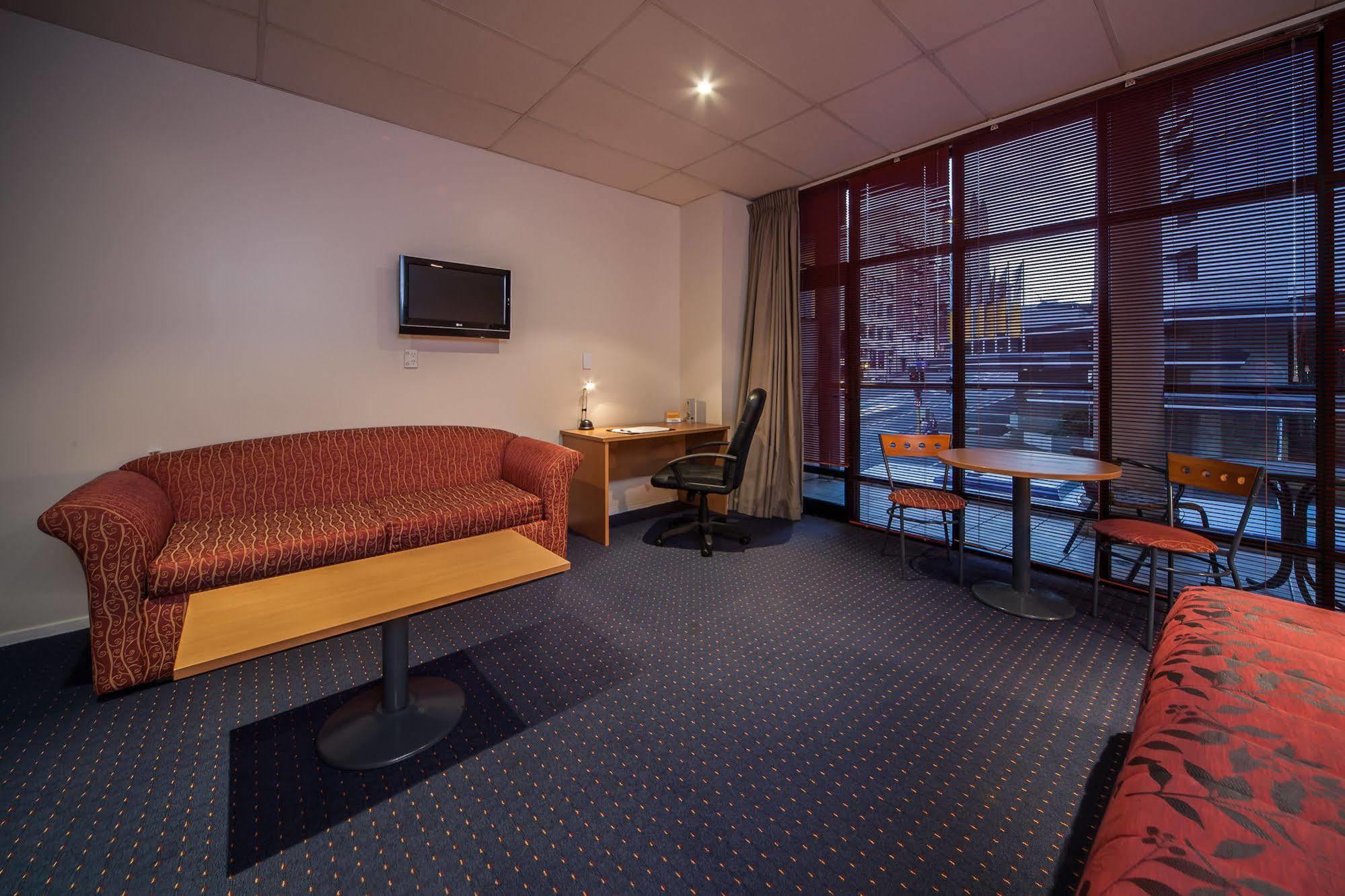 Econo Hotel