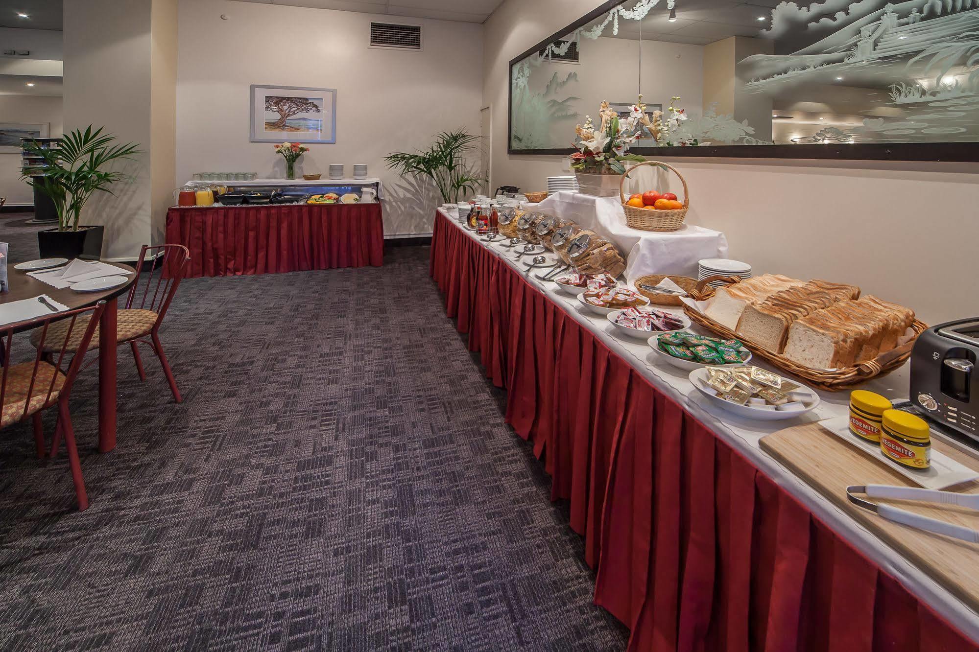 Econo Hotel 3*