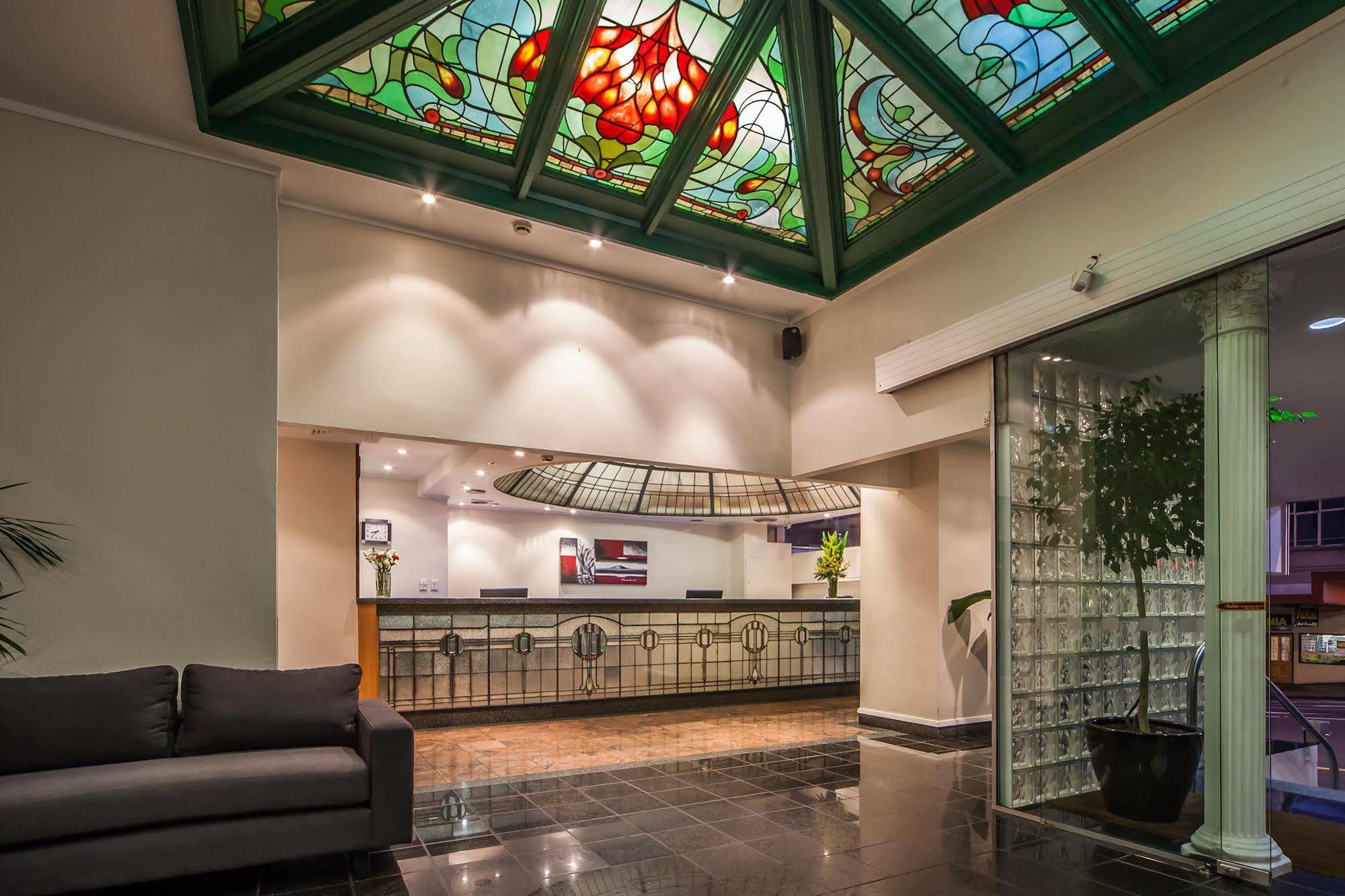 Econo Hotel 3*