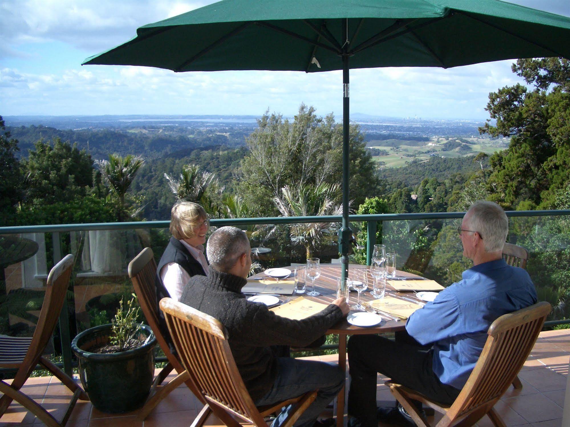Waitakere & 4* Auckland