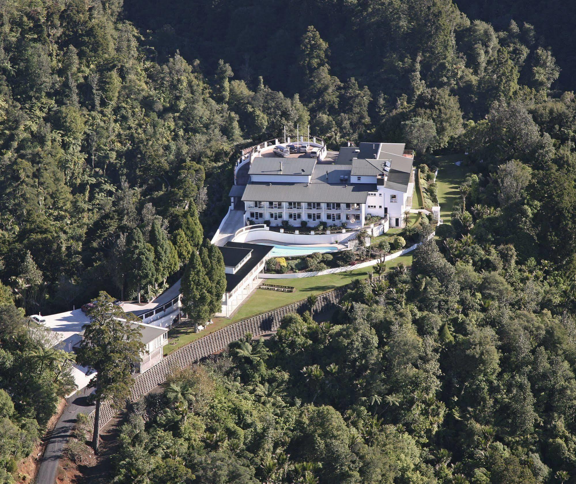 Waitakere & 4* Auckland