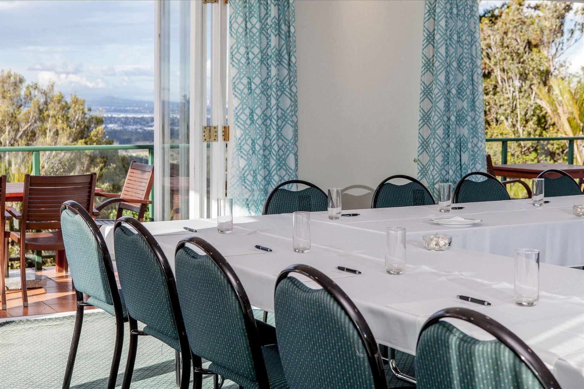 Hotel Waitakere &