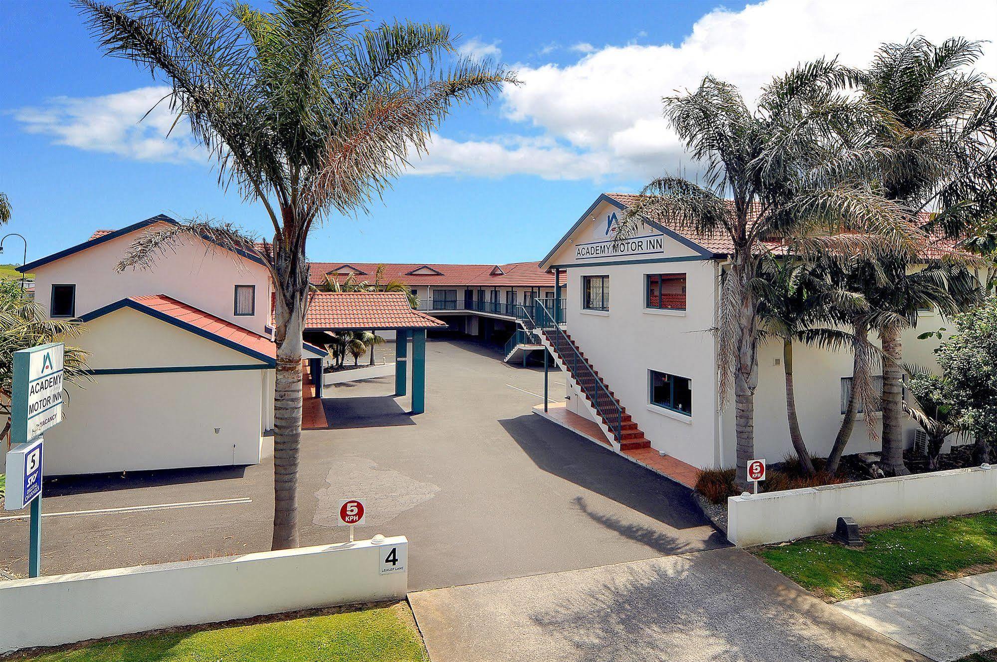Academy At Botany Motor Motel