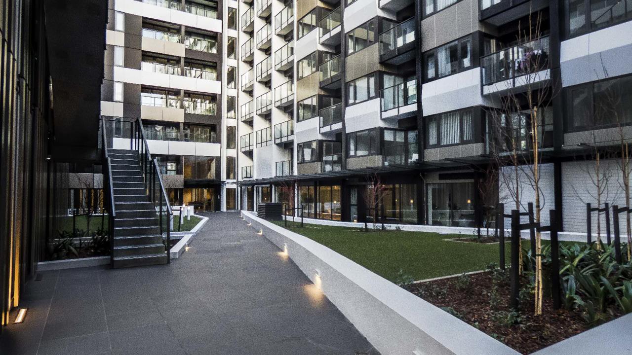 Queens Square By Am * Auckland